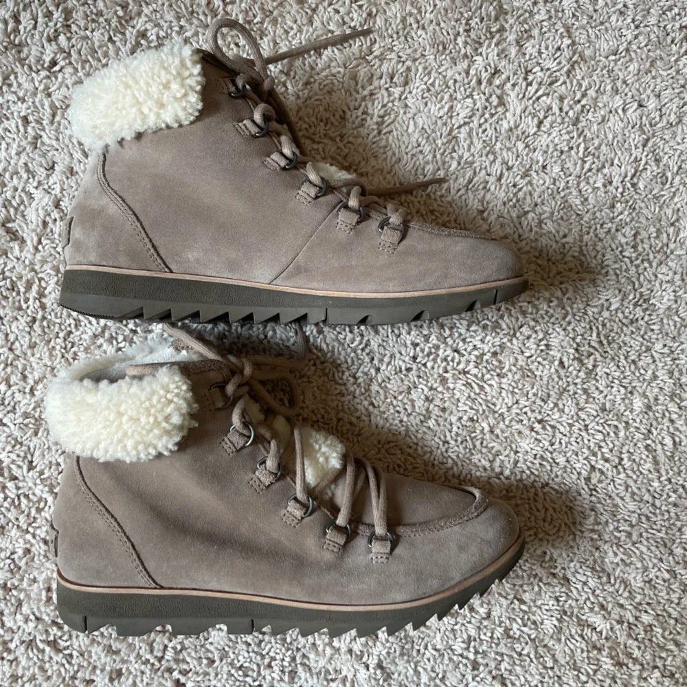 Sorel Sherpa Trim Harlow Lace Up Bootie Taupe Leather  Waterproof Women's Sz 9